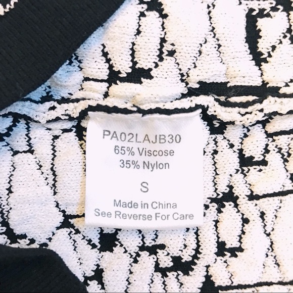 🆕 Parker Black & White Crop Top. Textured Stretchy Fabric with Ribbed Hems. NWT - Picture 7 of 8